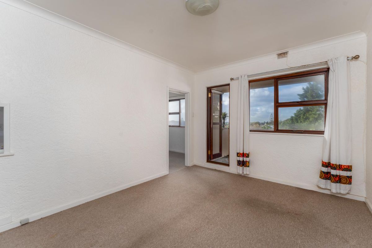 INVESTMENT 1 BED APARTMENT. - Photo 3
