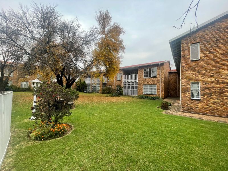 Spacious 2-Bedroom Unit in Prime Location – Move-In Ready! - Photo 10