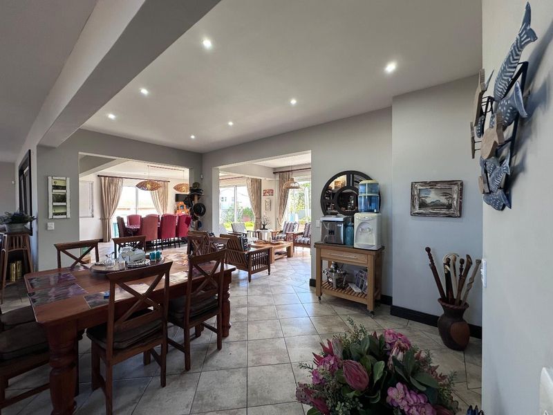 SPACIOUS 3 BEDROOM HOME FOR SALE WITH 3 FLATLETS NEAR WATERFRONT, SWAKOPMUND - Photo 7