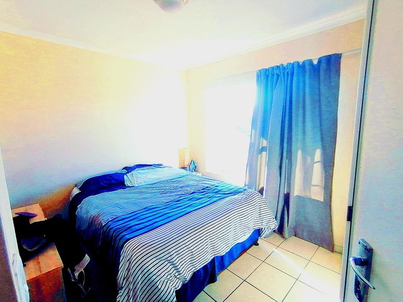 Modern Two-Bedroom Apartment in Secure Complex with Balcony - Photo 9