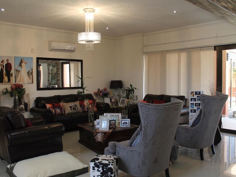 Stunning Property with loads of in and outside living - Photo 5