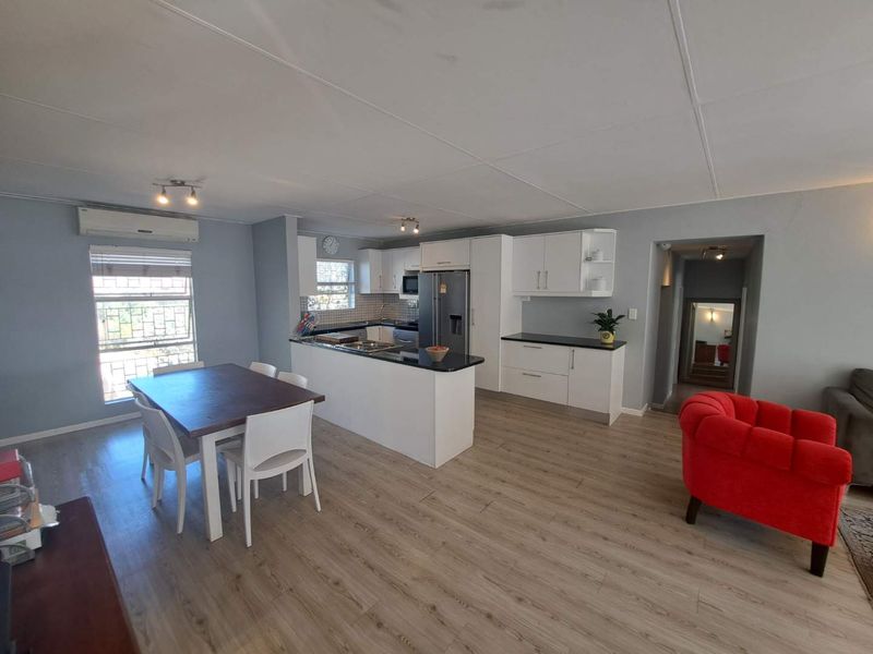 SUPER SOLE MANDATE – HOT PROPERTY IN KLEIN WINDHOEK! - Photo 8