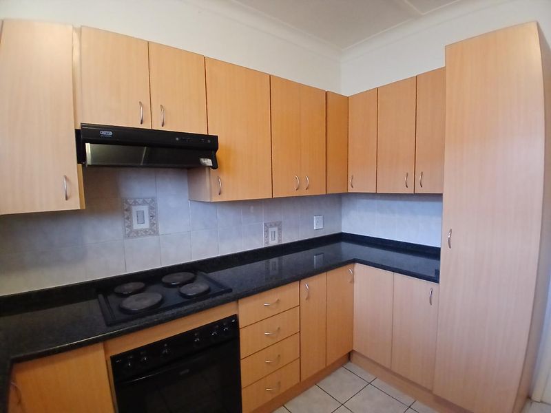 74m2 Lovely Spacious up Stairs unit. - Photo 9