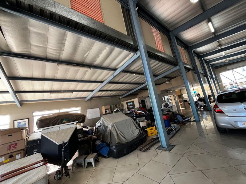 Perfect showroom space for sale - Photo 10