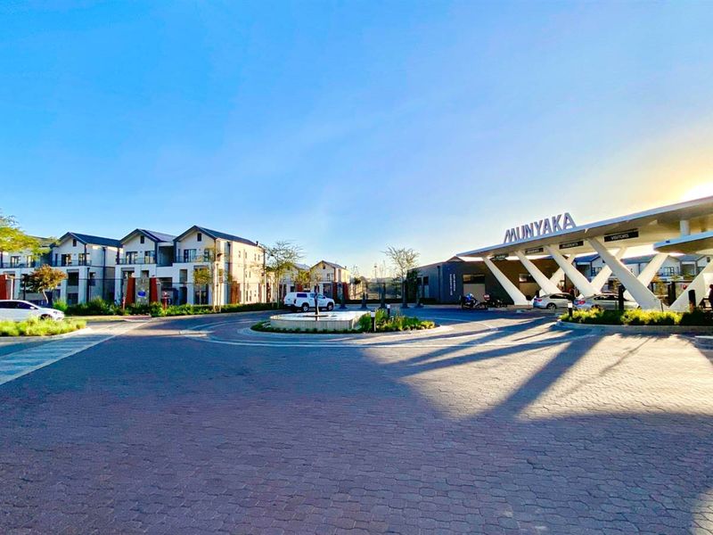 Luxury one bedroom apartment for sale in Waterfall - Photo 10