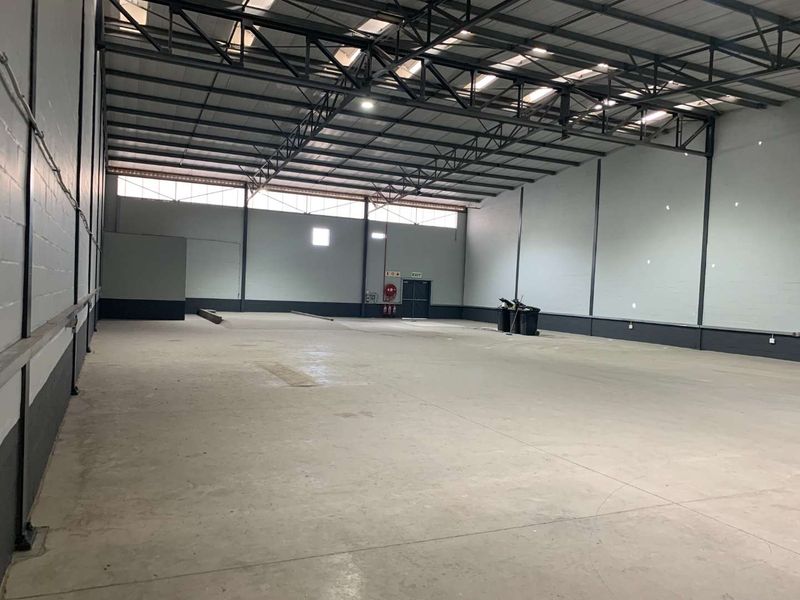 Spacious Warehouse & Office Space in Prime Industrial Hub - Photo 7