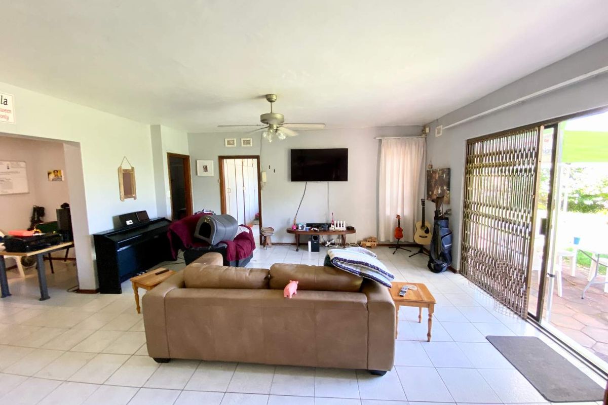 Spacious Family Home in Umhlanga (Shared Property- Furnsihed) - Photo 4