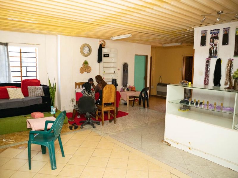 House or business property - Photo 6