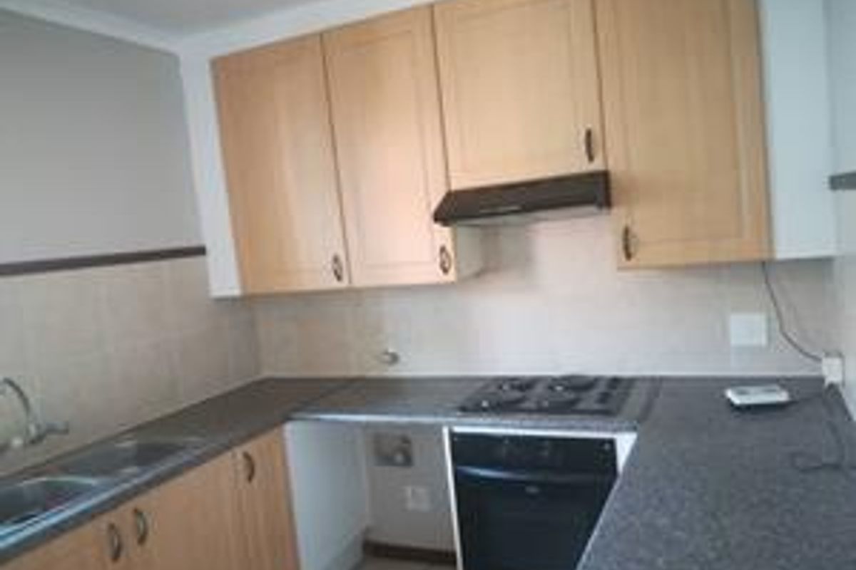 Stunning Top Unit Available to Rent- 1 May 2026 - Photo 5