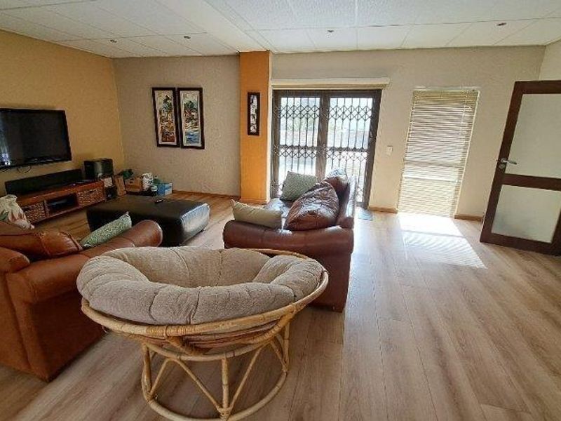 Exclusive living on " Walvis Bay's millionaires mile" - Photo 5