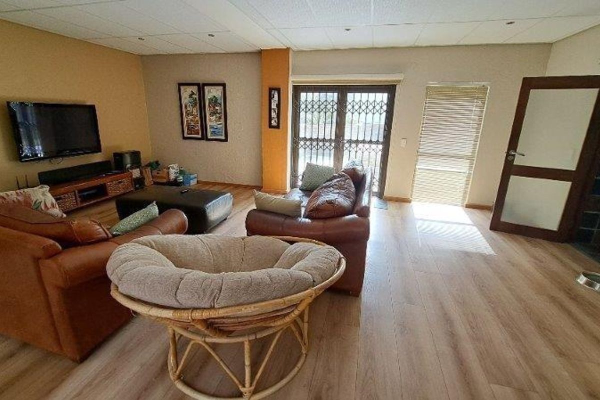 Exclusive living on " Walvis Bay's millionaires mile" - Photo 5