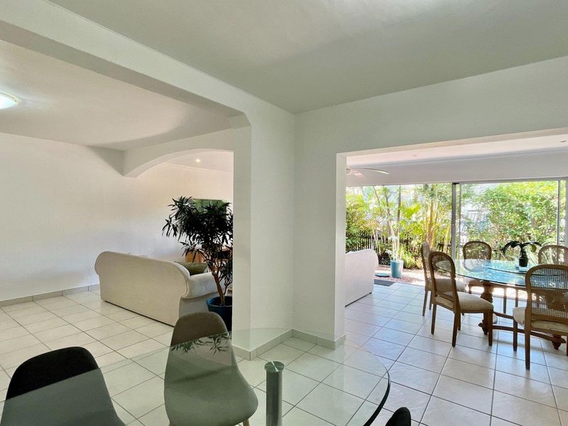 A stunning , modern duplex in secure complex on the beachfront!!! - Photo 8