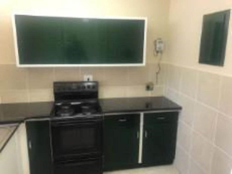 1 Bedroom apartment in Sunnyside - Photo 4