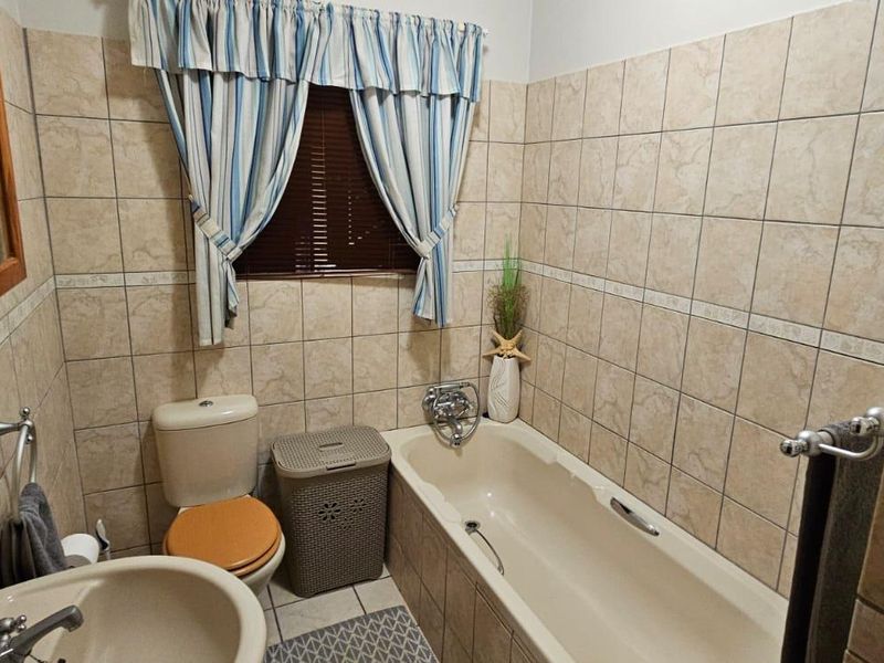 Spacious Family Living with Solar Power, Pool & Excellent Entertainment Areas - Photo 7