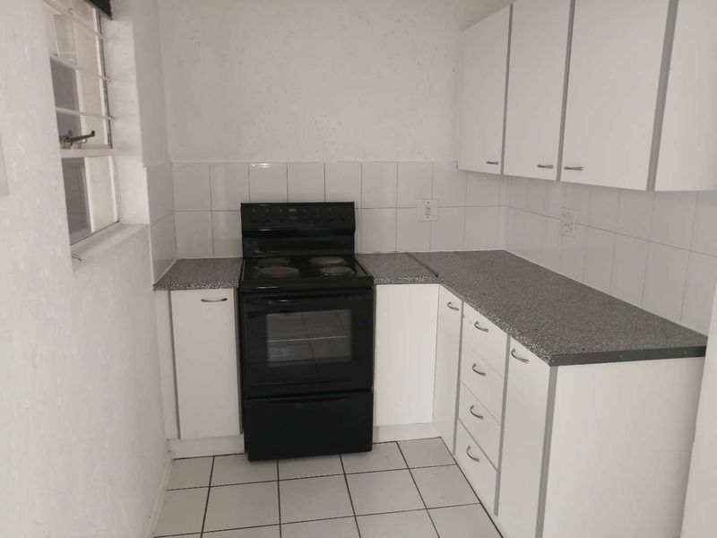 Lovely Unfurnished Unit in sought after Complex in Morningside - Photo 10