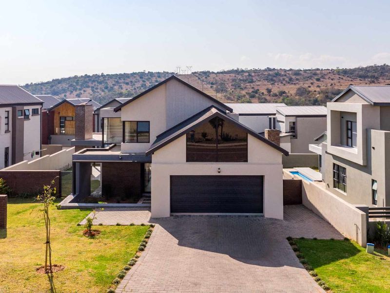 Refined living in the Hills - Photo 1