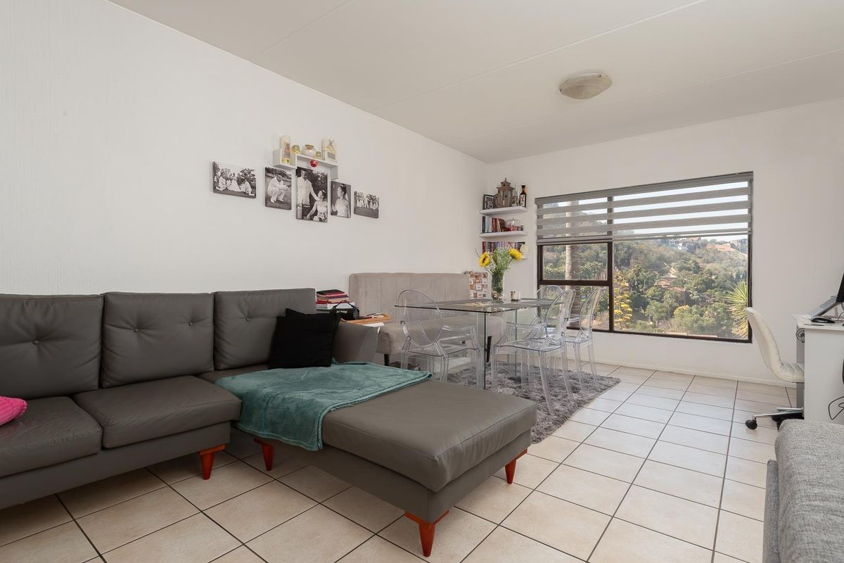 Modern Living with Golf Course Views - Photo 5