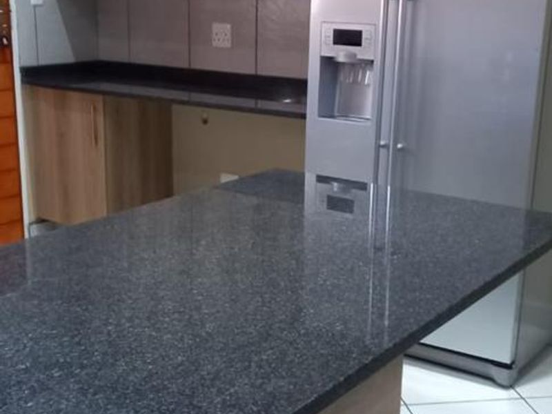 Feast your eyes on this spaciouys modern lovely 3 Bedroom Facebrick Townhouse - Photo 4