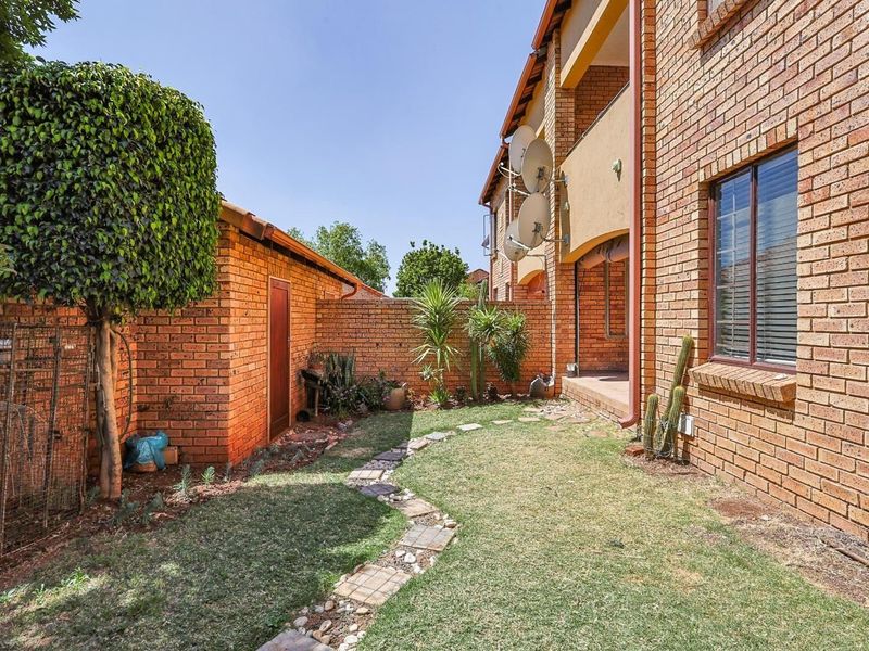 Ground Floor 2-Bedroom Apartment with Garden & Garage – For Rent in Equestria Estate - Photo 3