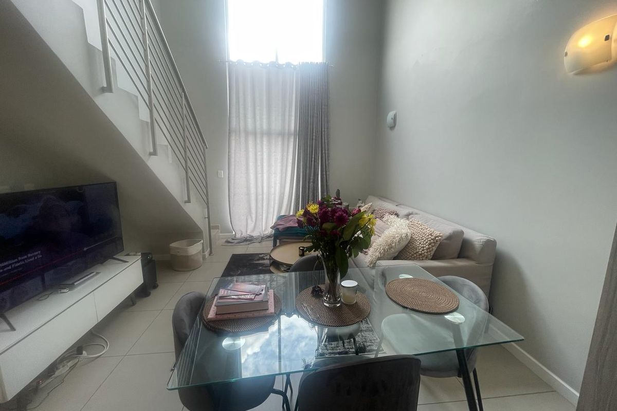 Elegant Duplex Living in Prime Morningside 2 bedroom - Photo 5