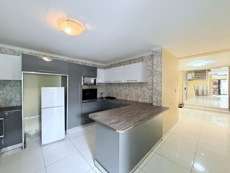 🏡✨ TO RENT | Elegant Family Home in Hochland Park (Tauben Glen) ✨🏡 - Photo 6