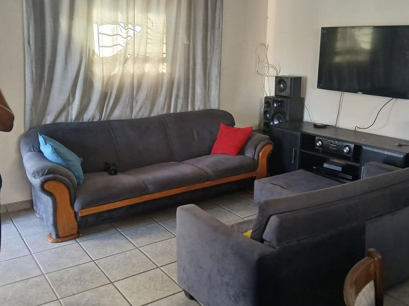 Charming Two-Bedroom House for Rent in Kraaifontein, Scottsdene - Photo 4