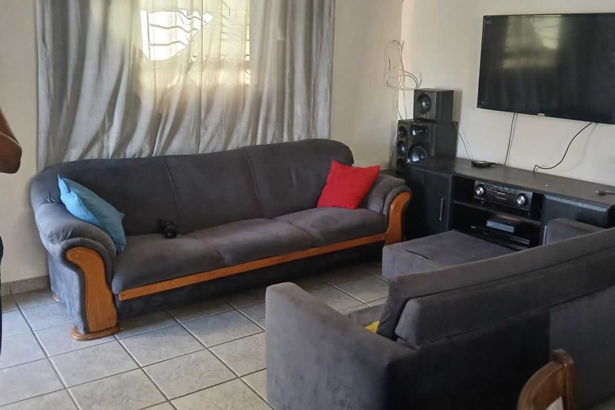 Charming Two-Bedroom House for Rent in Kraaifontein, Scottsdene - Photo 4