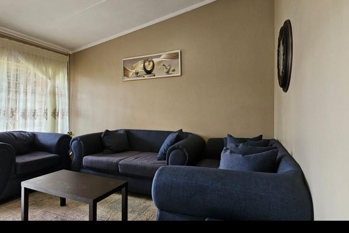 **Charming 3-Bedroom Home in South Hills** - Photo 3
