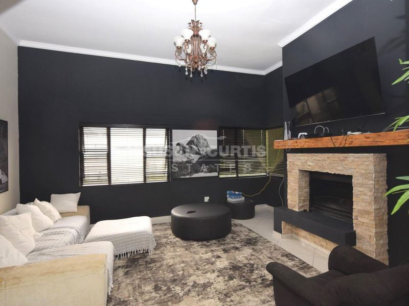 4 BEDROOM HOUSE IN EXT 15, IS FOR SALE - Photo 10