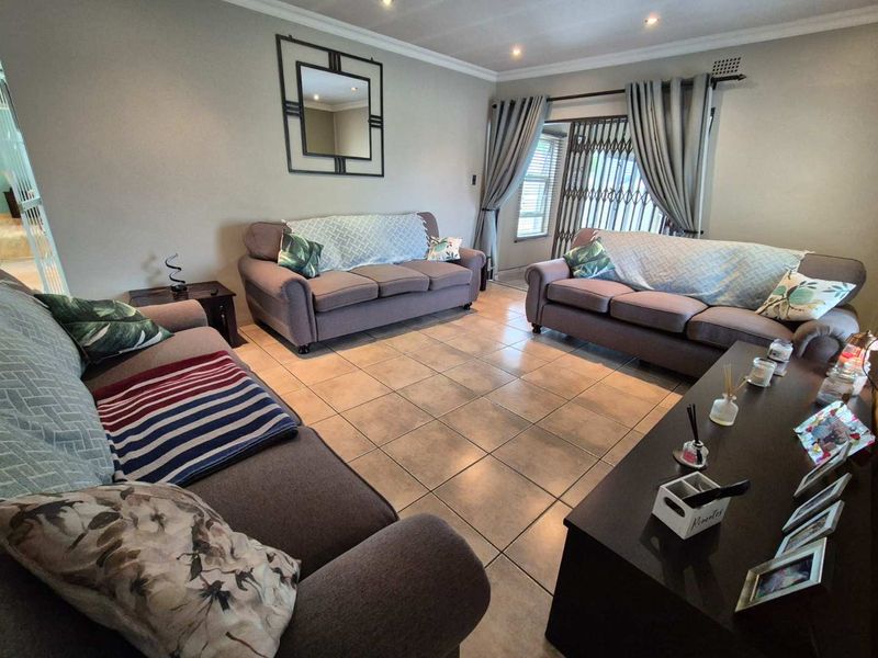 Welcome to your dream home! - Photo 3