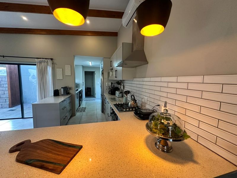 Spacious family Home - Photo 3