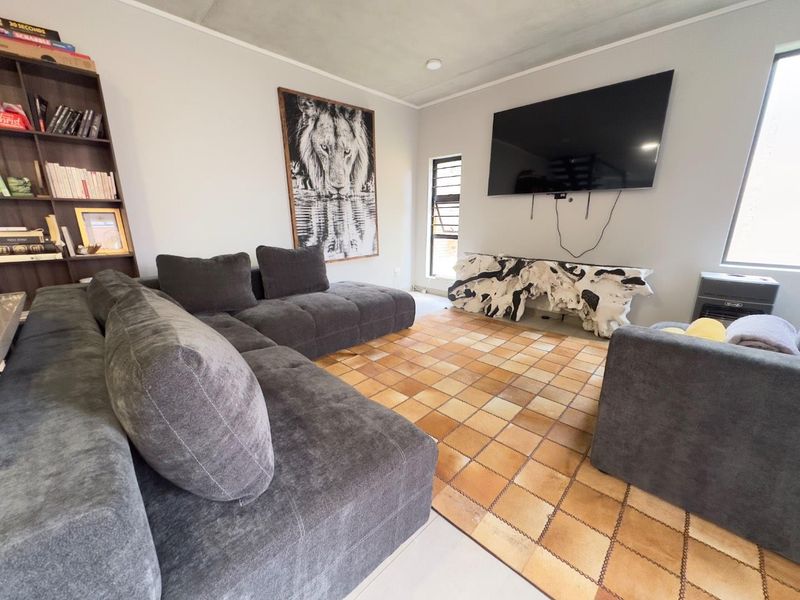 Newly built modern house in sort after secure complex - Photo 4