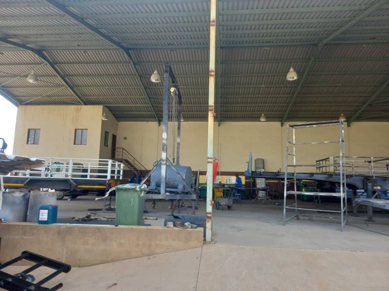 PRIME COMMERCIAL SPACE TO LET - Photo 7