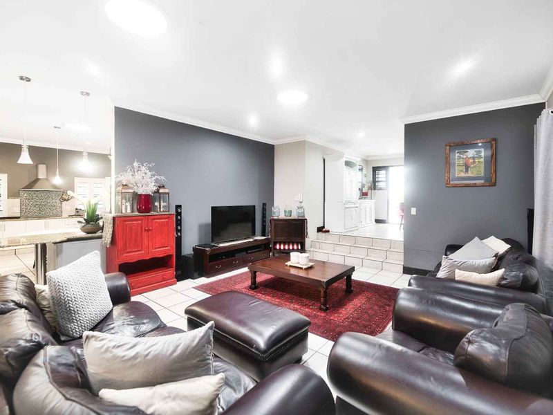 LARGE RESIDENTIAL HOME FOR SALE - Photo 6