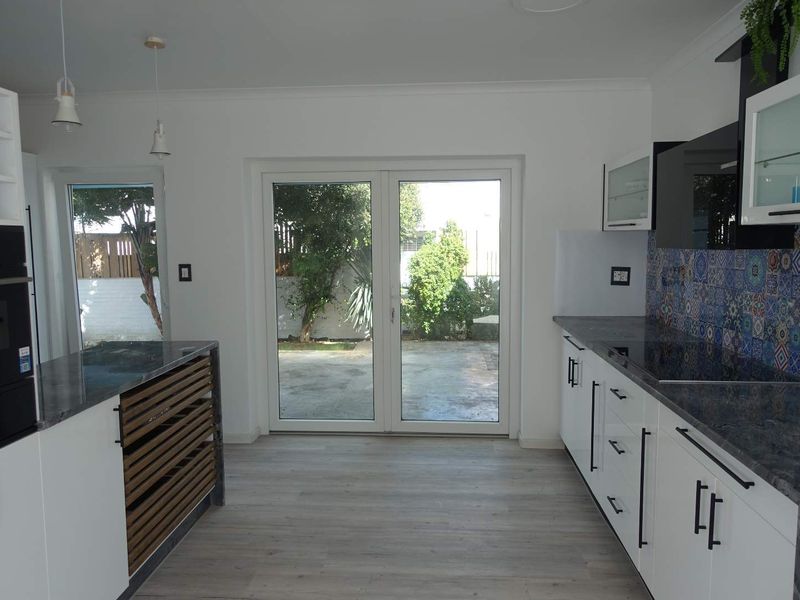 LUXURIOUS RENOVATED HOUSE PLUS COTTAGE ON LARGE ERF - Photo 4