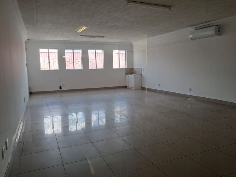 Office to let in Southern Industrial - Photo 3