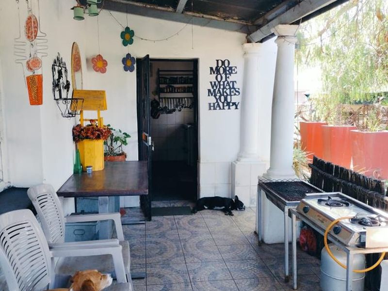 HOUSE IN EXCELLENT CONDITION. BEAUTIFUL GARDEN. BOREHOLE. NO REPAIRS NEEDED. - Photo 9