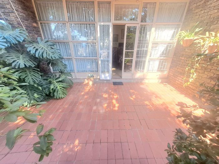 Property #2555293, Townhouse For Sale in Silverton