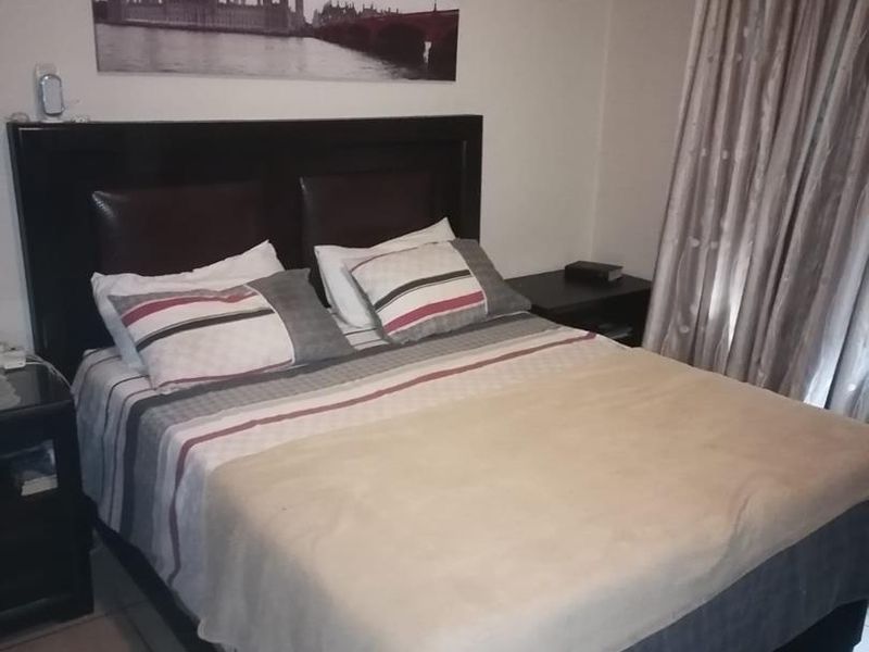 Discover Your Dream Home in Escombe! - Photo 8