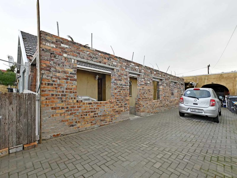 Spacious Dual Living Property - Photo 4
