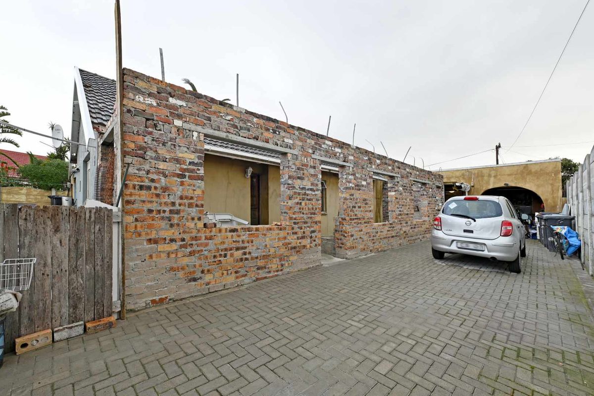 Spacious Dual Living Property - Photo 4