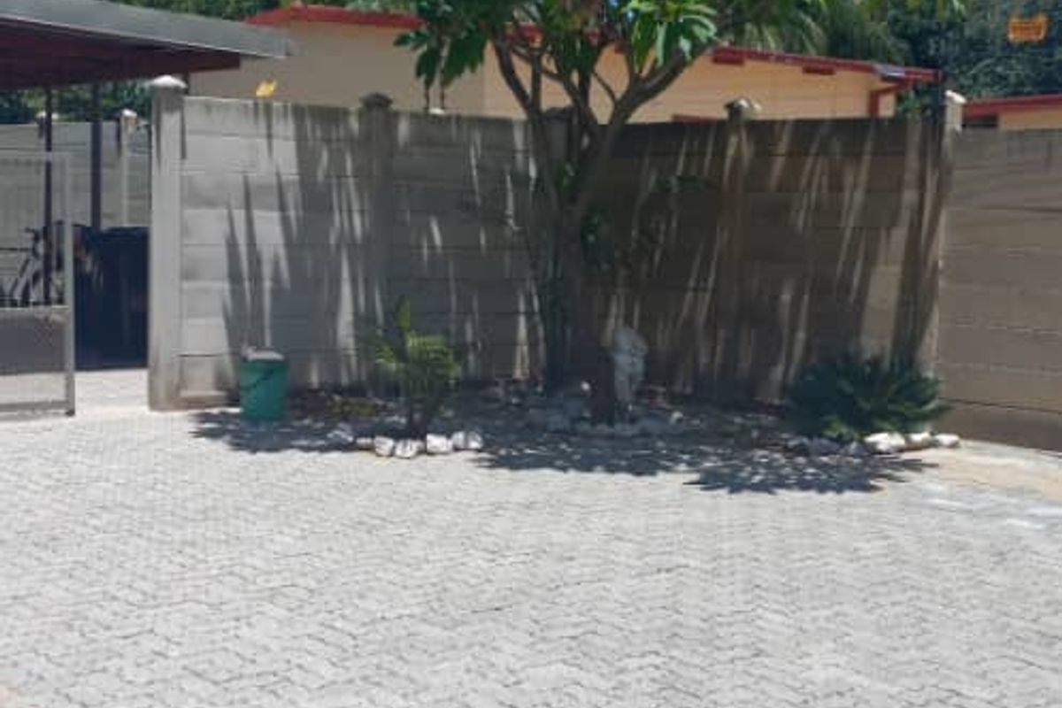 Stunning house up for Sale- Tsumeb - Photo 2