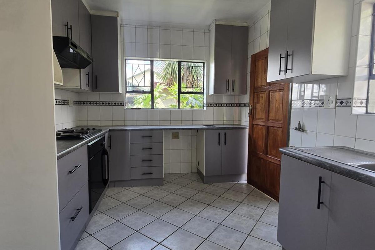 Beautiful 3-bedroom Home with 2-bedroom Flatlet to Rent - Photo 2
