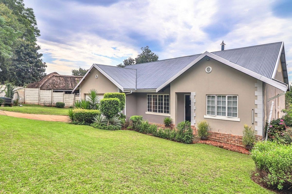 Well-kept family home with great entertaining space in central Howick - Photo 3