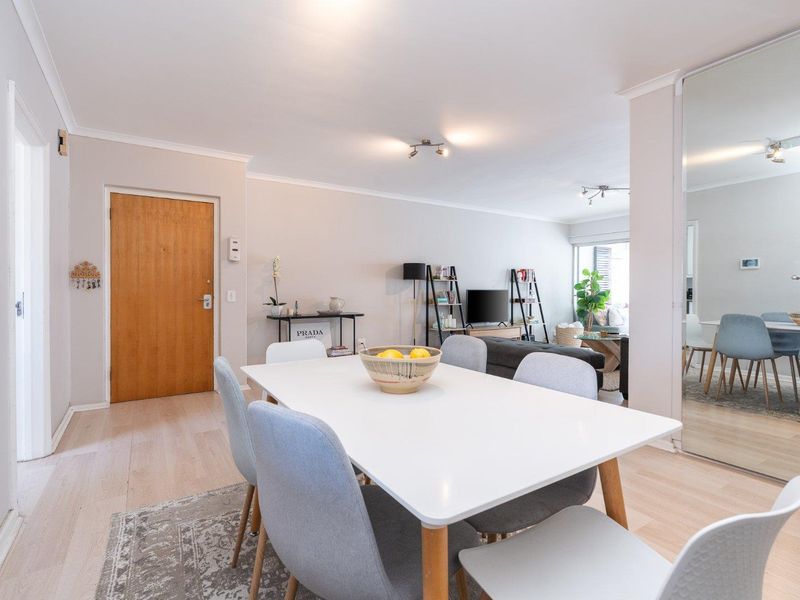 Spacious 3 bedroom Sea Point - Photo 5