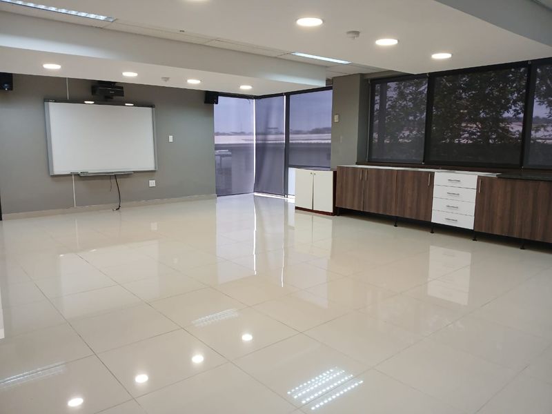 Prestigious 5th-Floor Commercial Space in The Anchor Building – Panoramic Views, Elevated Corporate Image & Premium Business Positioning Rental: R112 per m2 | - Photo 7