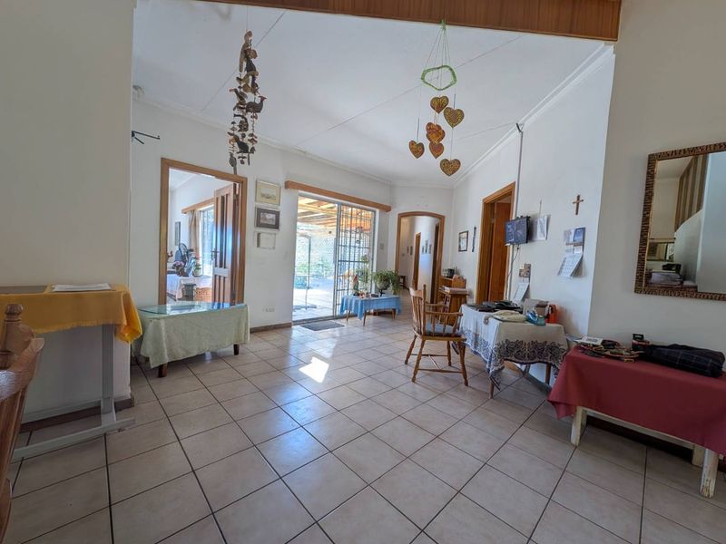 Double-storey 4 Bedroom house for sale in Klein Windhoek - Photo 7