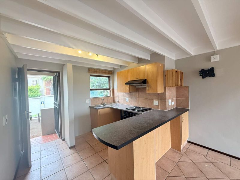 Loft Apartment with Stunning Views in Paulshof - Photo 7