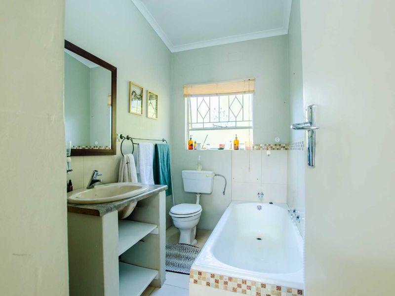 3 Bedroom 1.5 1 Garage apartment available for Rental - Photo 10