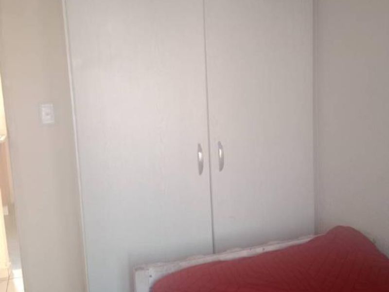 3 Bedroom, 2 Bathroom Simplex To Let - Photo 8